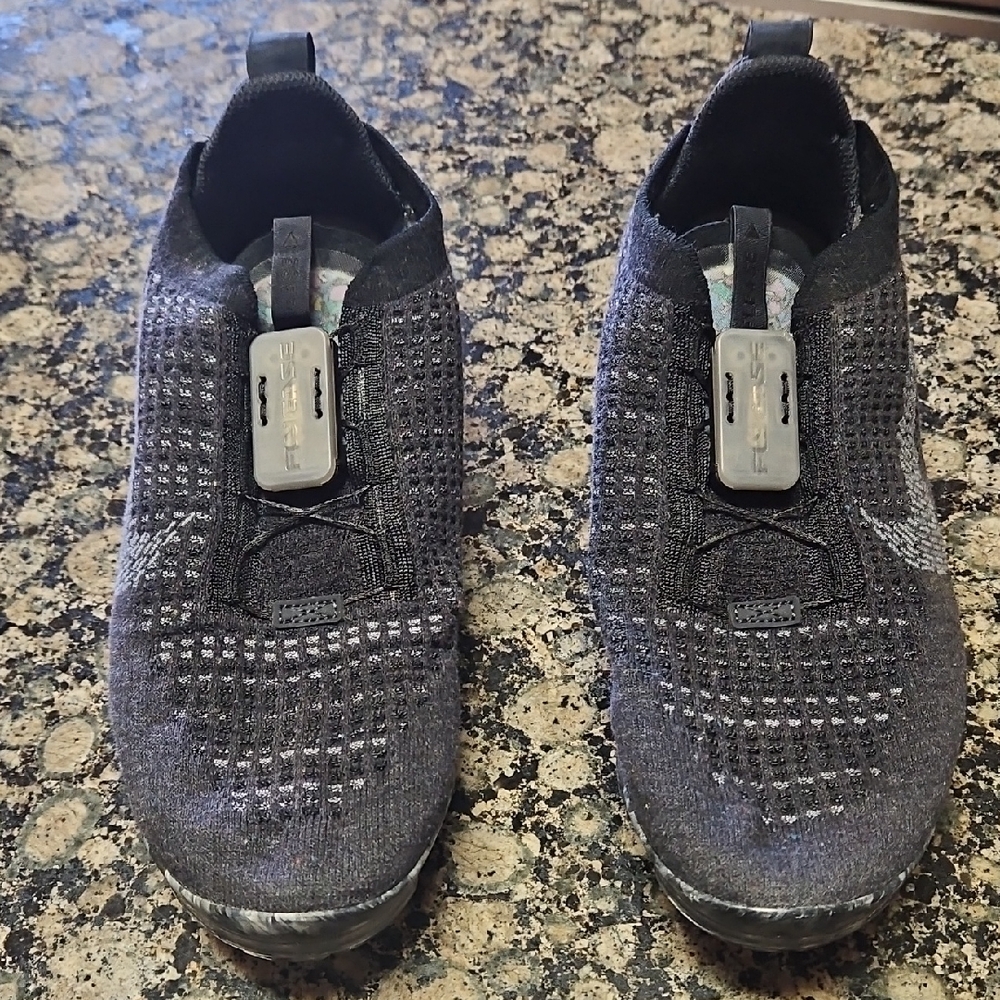 Women's nikes size 10